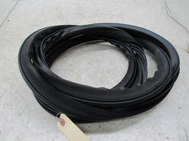 2009-2012 INFINITI FX35 OEM RIGHT REAR DOOR WEATHER STRIP 