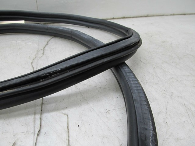 2005-2008 AUDI A6 C6 OEM REAR TRUNK WEATHER STRIP SEAL 
