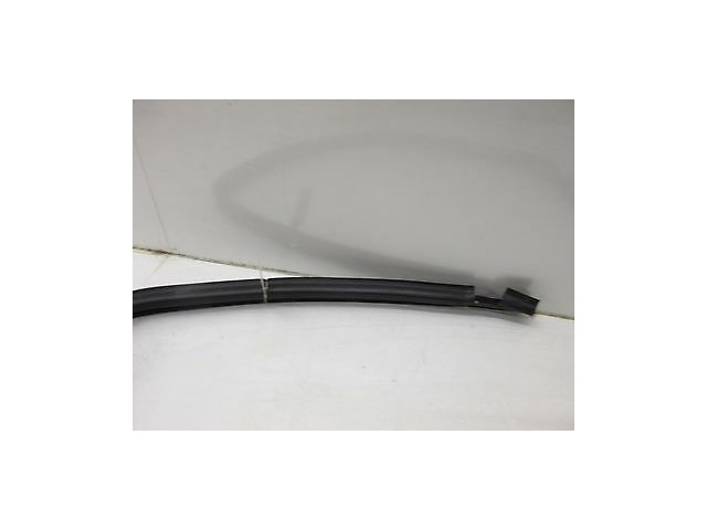 2002-2006 CADILLAC ESCALADE OEM RIGHT FRONT DOOR WEATHER STRIP SEAL 
