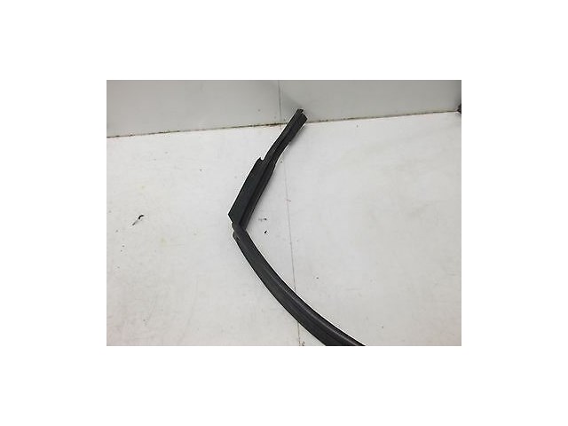 2002-2006 CADILLAC ESCALADE OEM RIGHT FRONT DOOR WEATHER STRIP SEAL 