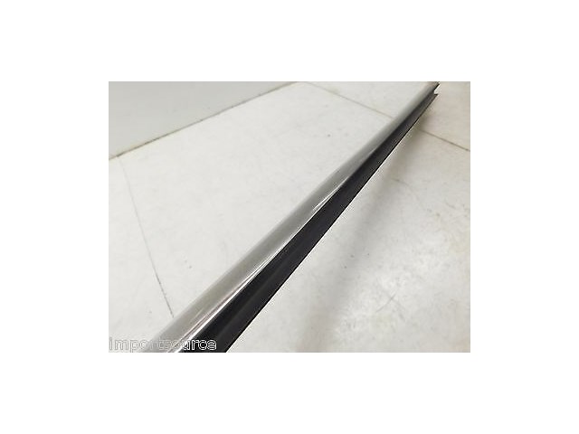 2008-2011 LINCOLN TOWN CAR OEM RIGHT FRONT DOOR WINDOW WEATHER STRIP SEAL