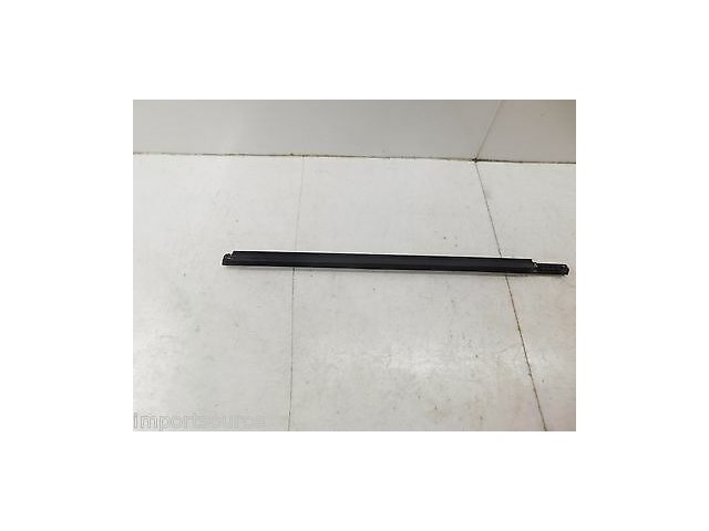 2008-2011 LINCOLN TOWN CAR OEM RIGHT FRONT DOOR WINDOW WEATHER STRIP SEAL