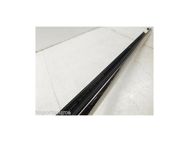 2008-2011 LINCOLN TOWN CAR OEM RIGHT FRONT DOOR WINDOW WEATHER STRIP SEAL