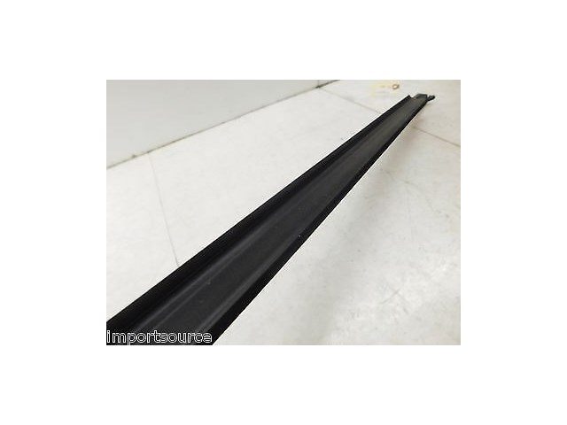 2008-2011 LINCOLN TOWN CAR OEM RIGHT FRONT DOOR WINDOW WEATHER STRIP SEAL