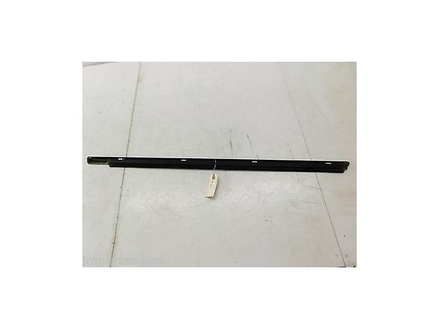 2003-2006 MERCEDES E320 W211 OEM RIGHT FRONT DOOR WINDOW WEATHER STRIP MOLDING