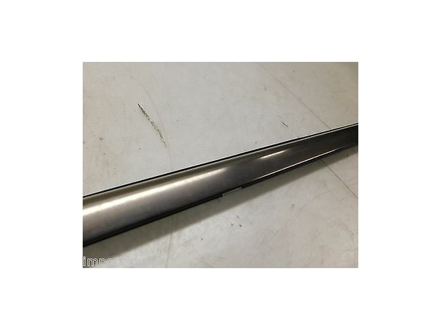 2003-2006 MERCEDES E320 W211 OEM RIGHT FRONT DOOR WINDOW WEATHER STRIP MOLDING