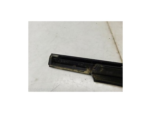 2003-2006 MERCEDES E320 W211 OEM RIGHT FRONT DOOR WINDOW WEATHER STRIP MOLDING