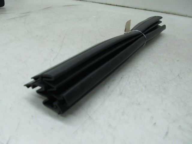 2001-2006 LEXUS LS430 OEM SUNROOF WEATHER STRIP PAIR (2)