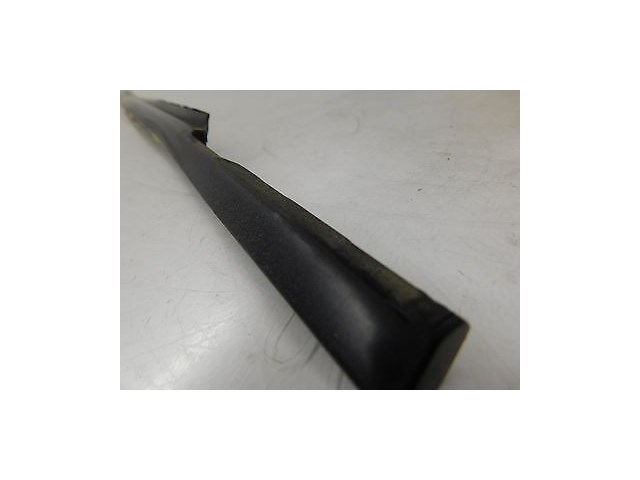 2007-2009 NISSAN QUEST OEM RIGHT FRONT PASSENGER WINDOW WEATHER STRIP SEAL TRIM