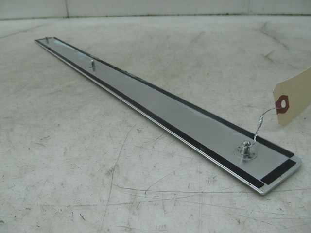 2007-2011 LEXUS GS350 OEM RIGHT FRONT LOWER DOOR EMBLEM