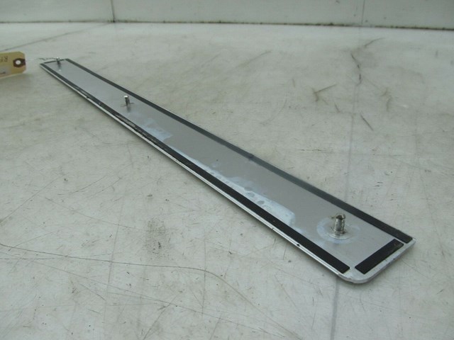 2007-2011 LEXUS GS350 OEM RIGHT FRONT LOWER DOOR EMBLEM