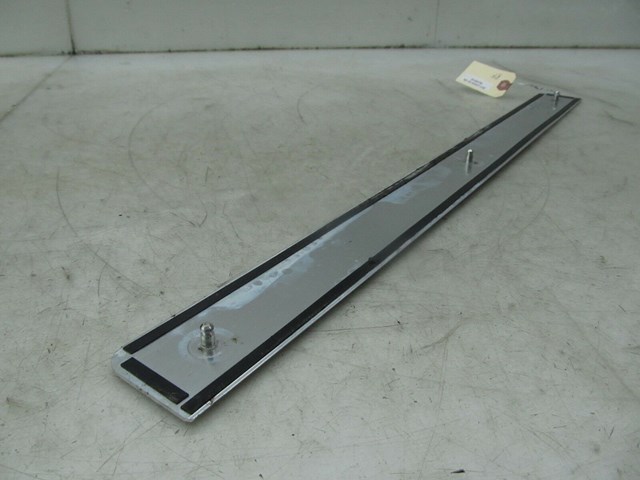 2007-2011 LEXUS GS350 OEM RIGHT FRONT LOWER DOOR EMBLEM