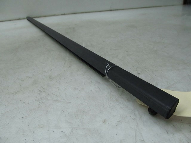 2005-2009 SAAB 9-5 AERO OEM RIGHT FRONT DOOR WINDOW WEATHER STRIP SEAL 