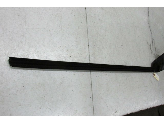  2009-2013 BMW 328i E93 E92 LCI OEM RIGHT PASS DOOR INNER GLASS WEATHER STRIP 