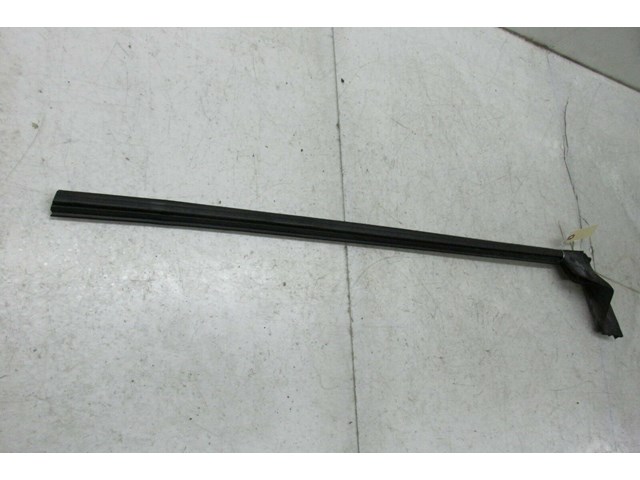  2009-2013 BMW 328i E93 E92 LCI OEM RIGHT PASS DOOR INNER GLASS WEATHER STRIP 