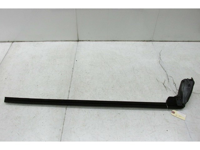  2009-2013 BMW 328i E93 E92 LCI OEM RIGHT PASS DOOR INNER GLASS WEATHER STRIP 