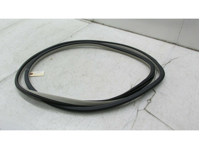 2011-2018 INFINITI M37 Q70 OEM RIGHT FRONT DOOR ON BODY WEATHER STRIP SEAL   