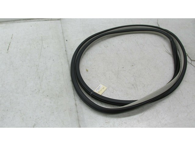 2011-2018 INFINITI M37 Q70 OEM RIGHT FRONT DOOR ON BODY WEATHER STRIP SEAL   