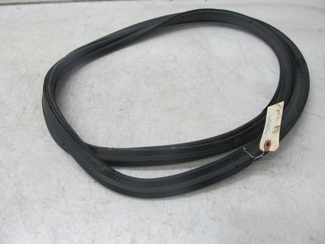 2007-2010 BMW 328xi E90 OEM REAR TRUNK WEATHER STRIP