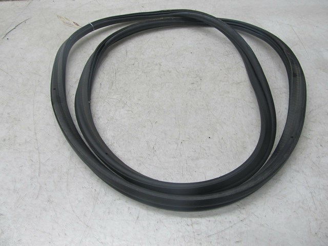 2007-2010 BMW 328xi E90 OEM REAR TRUNK WEATHER STRIP