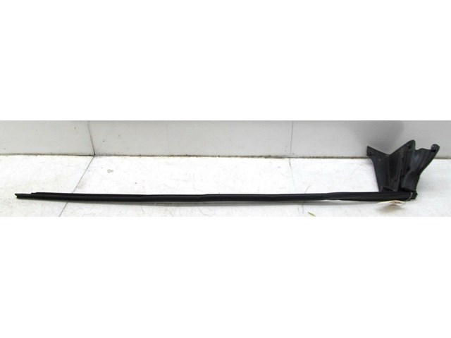 2006-2013 VOLVO C70 T5 OEM RIGHT FRONT DOOR WEATHER STRIP 