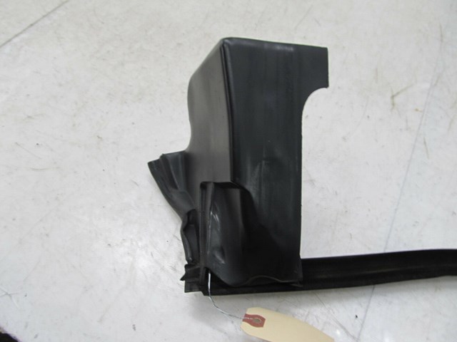 2006-2013 VOLVO C70 T5 OEM RIGHT FRONT DOOR WEATHER STRIP 