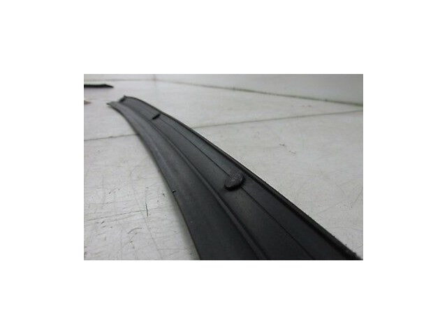 2004-2007 INFINITI QX56 OEM RIGHT FRONT INNER LOWER DOOR WEATHER STRIP 