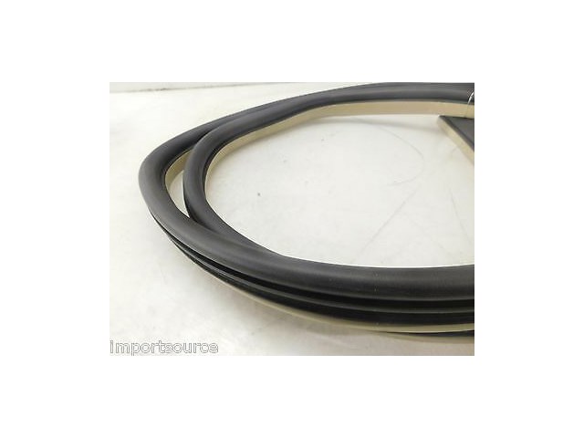 2008-2011 LINCOLN TOWN CAR OEM RIGHT FRONT PASSENGER DOOR WEATHER STRIP SEAL