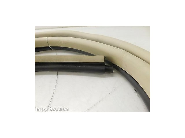 2008-2011 LINCOLN TOWN CAR OEM RIGHT FRONT PASSENGER DOOR WEATHER STRIP SEAL