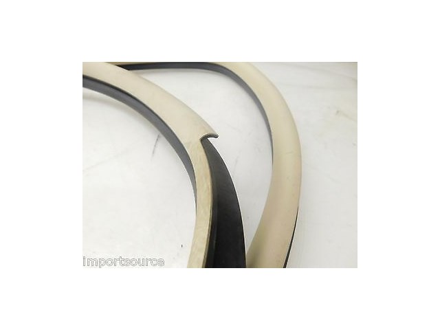 2008-2011 LINCOLN TOWN CAR OEM RIGHT FRONT PASSENGER DOOR WEATHER STRIP SEAL