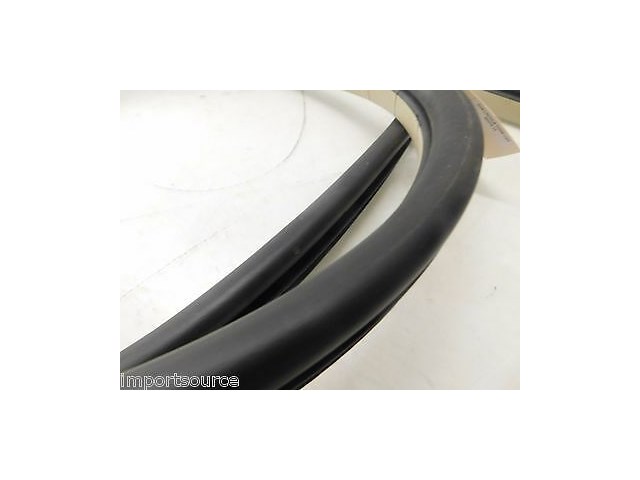 2008-2011 LINCOLN TOWN CAR OEM RIGHT FRONT PASSENGER DOOR WEATHER STRIP SEAL