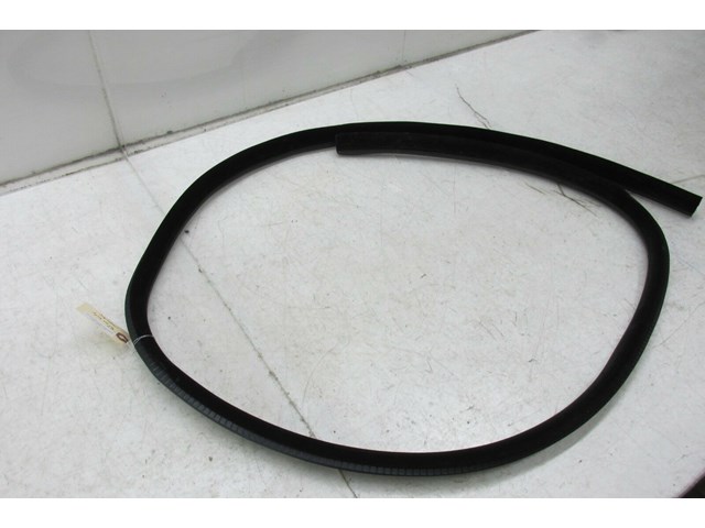  2009-2013 BMW 328i E93 LCI OEM RIGHT PASSENGER DOOR ON BODY WEATHER STRIP    
