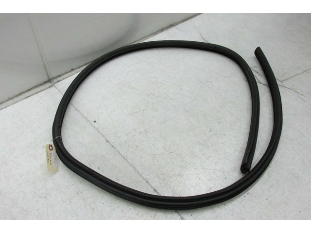  2009-2013 BMW 328i E93 LCI OEM RIGHT PASSENGER DOOR ON BODY WEATHER STRIP    