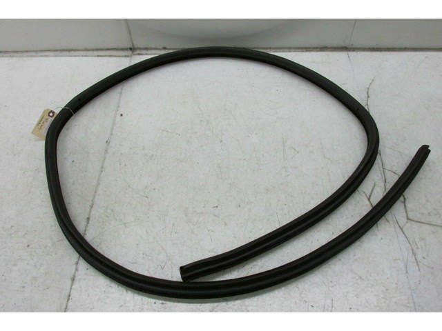  2009-2013 BMW 328i E93 LCI OEM RIGHT PASSENGER DOOR ON BODY WEATHER STRIP    