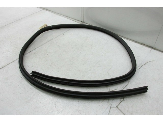  2009-2013 BMW 328i E93 LCI OEM RIGHT PASSENGER DOOR ON BODY WEATHER STRIP    