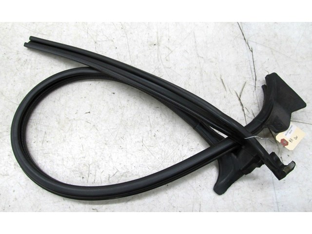 2003-2007 CHEVY SILVERADO OEM RIGHT REAR DOOR WEATHER STRIP 