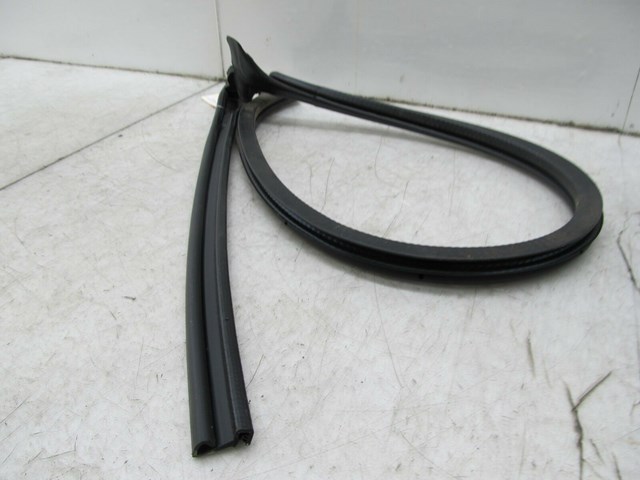 2003-2007 CHEVY SILVERADO OEM RIGHT REAR DOOR WEATHER STRIP 