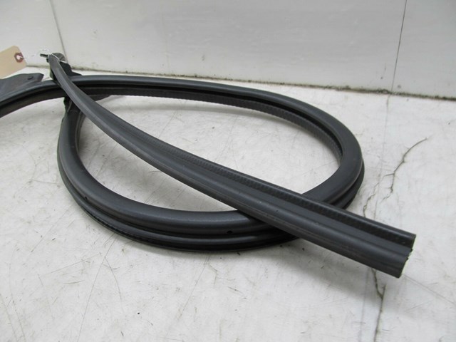 2003-2007 CHEVY SILVERADO OEM RIGHT REAR DOOR WEATHER STRIP 