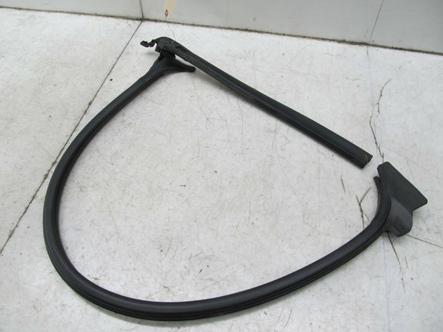 2003-2007 CHEVY SILVERADO OEM RIGHT REAR DOOR WEATHER STRIP 