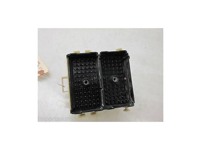 2002-2006 CADILLAC ESCALADE OEM LEFT FRONT UNDER DASH JUNCTION BOX 