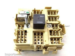 2002-2006 CADILLAC ESCALADE OEM LEFT FRONT UNDER DASH JUNCTION BOX 