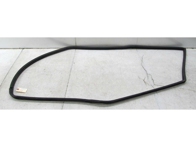 2003-2004 LAND ROVER DISCOVERY OEM RIGHT FRONT DOOR BODY WEATHER STRIP SEAL 