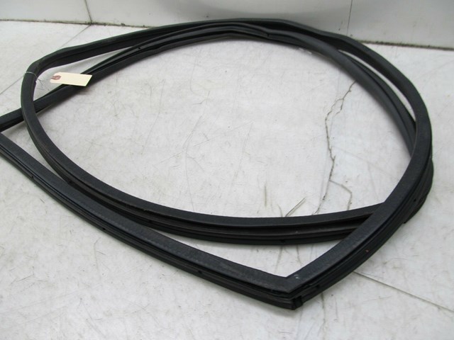 2003-2004 LAND ROVER DISCOVERY OEM RIGHT FRONT DOOR BODY WEATHER STRIP SEAL 