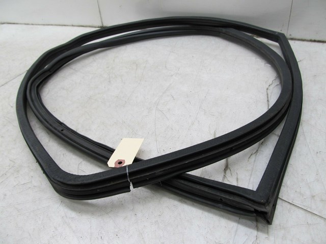 2003-2004 LAND ROVER DISCOVERY OEM RIGHT FRONT DOOR BODY WEATHER STRIP SEAL 