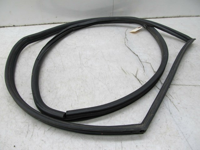 2003-2004 LAND ROVER DISCOVERY OEM RIGHT FRONT DOOR BODY WEATHER STRIP SEAL 