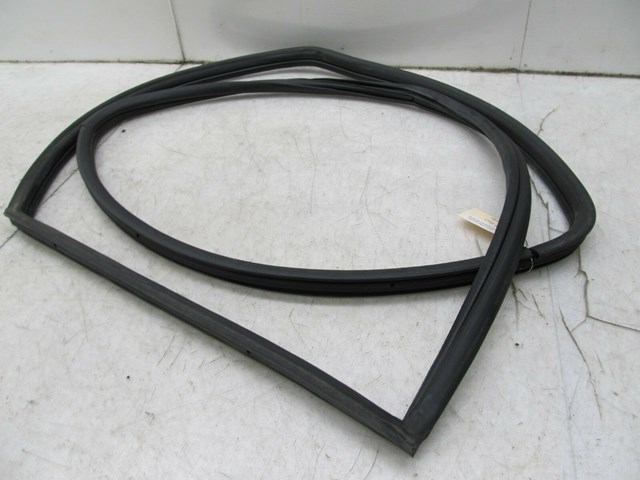 2003-2004 LAND ROVER DISCOVERY OEM RIGHT FRONT DOOR BODY WEATHER STRIP SEAL 