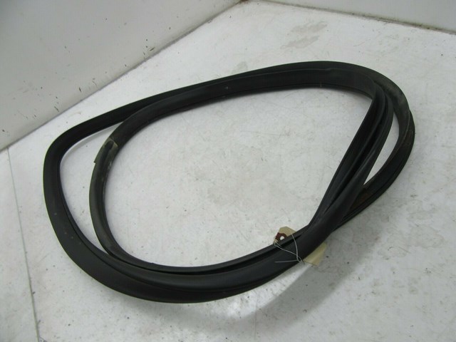 2012-2015 MERCEDES C350 COUPE OEM RIGHT FRONT DOOR ON BODY WEATHER STRIP SEAL