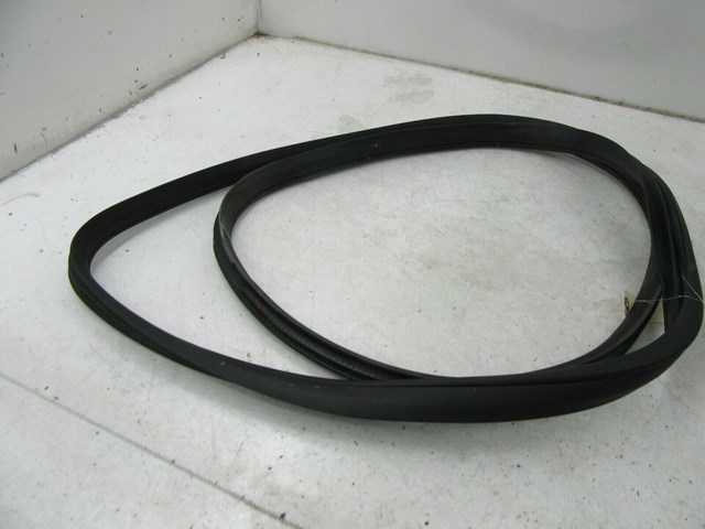 2012-2015 MERCEDES C350 COUPE OEM RIGHT FRONT DOOR ON BODY WEATHER STRIP SEAL