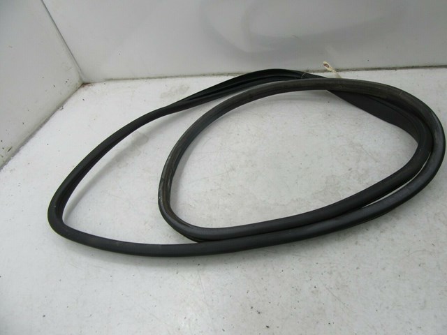 2012-2015 MERCEDES C350 COUPE OEM RIGHT FRONT DOOR ON BODY WEATHER STRIP SEAL