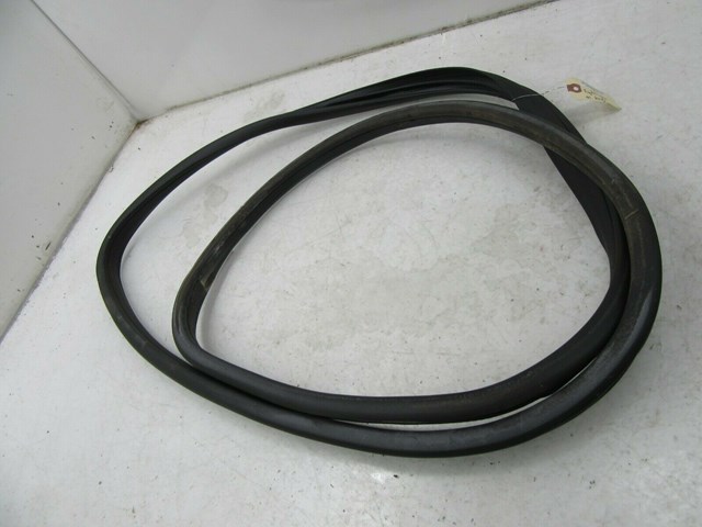 2012-2015 MERCEDES C350 COUPE OEM RIGHT FRONT DOOR ON BODY WEATHER STRIP SEAL